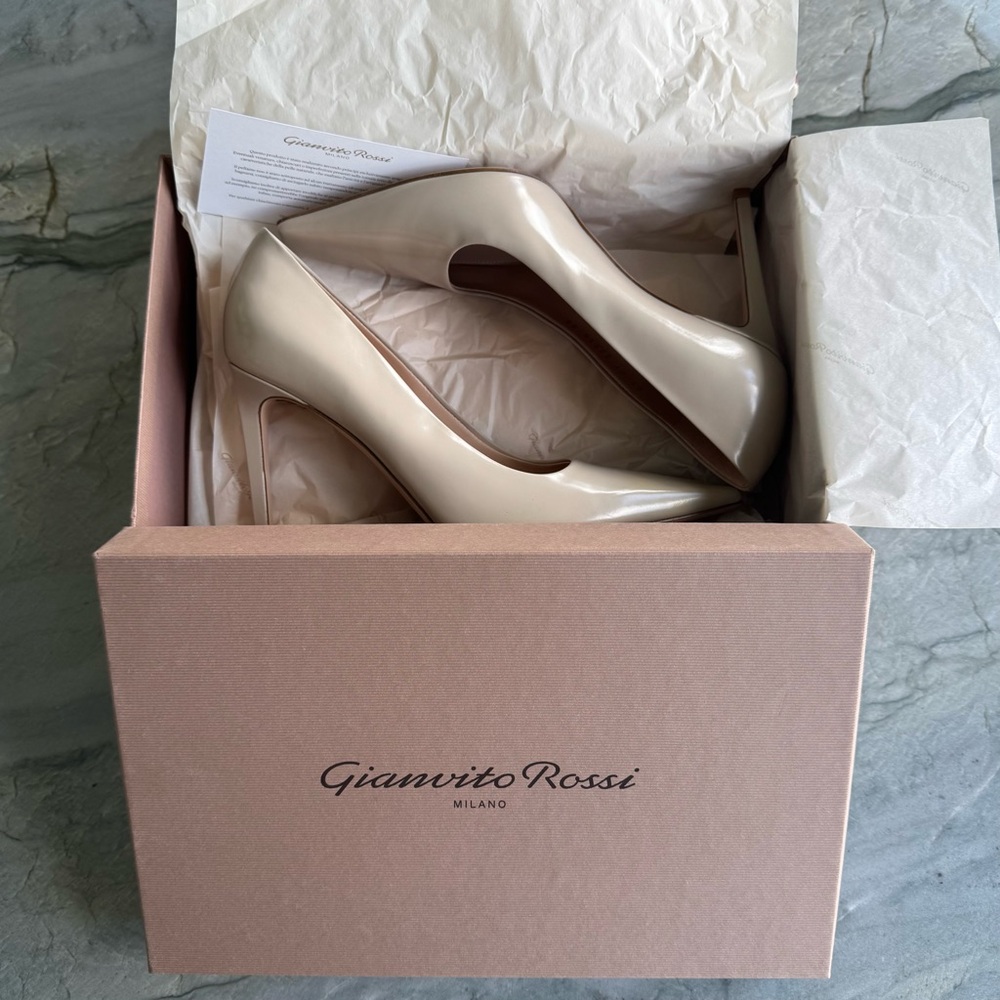 Gianvito Rossi Cream Women's Pumps